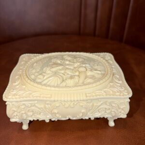Vintage Victorian Ornate Plastic Trinket Jewelry Box w Mirror courting couple